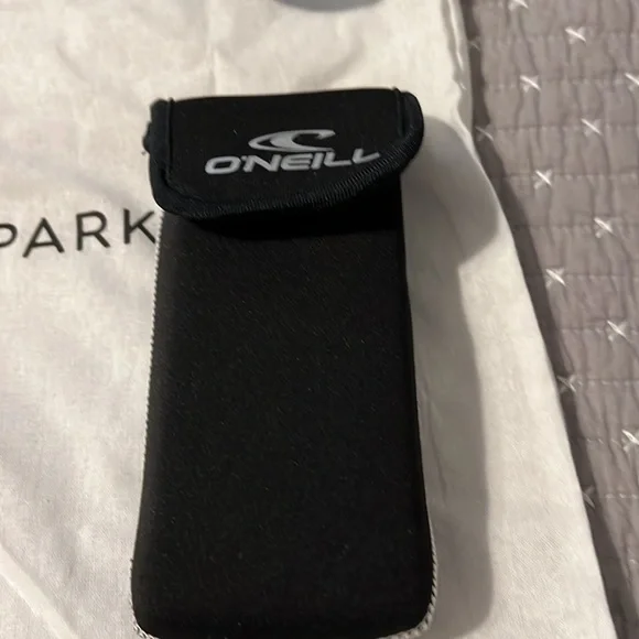 Eyeglass cases - Picture 10 of 10